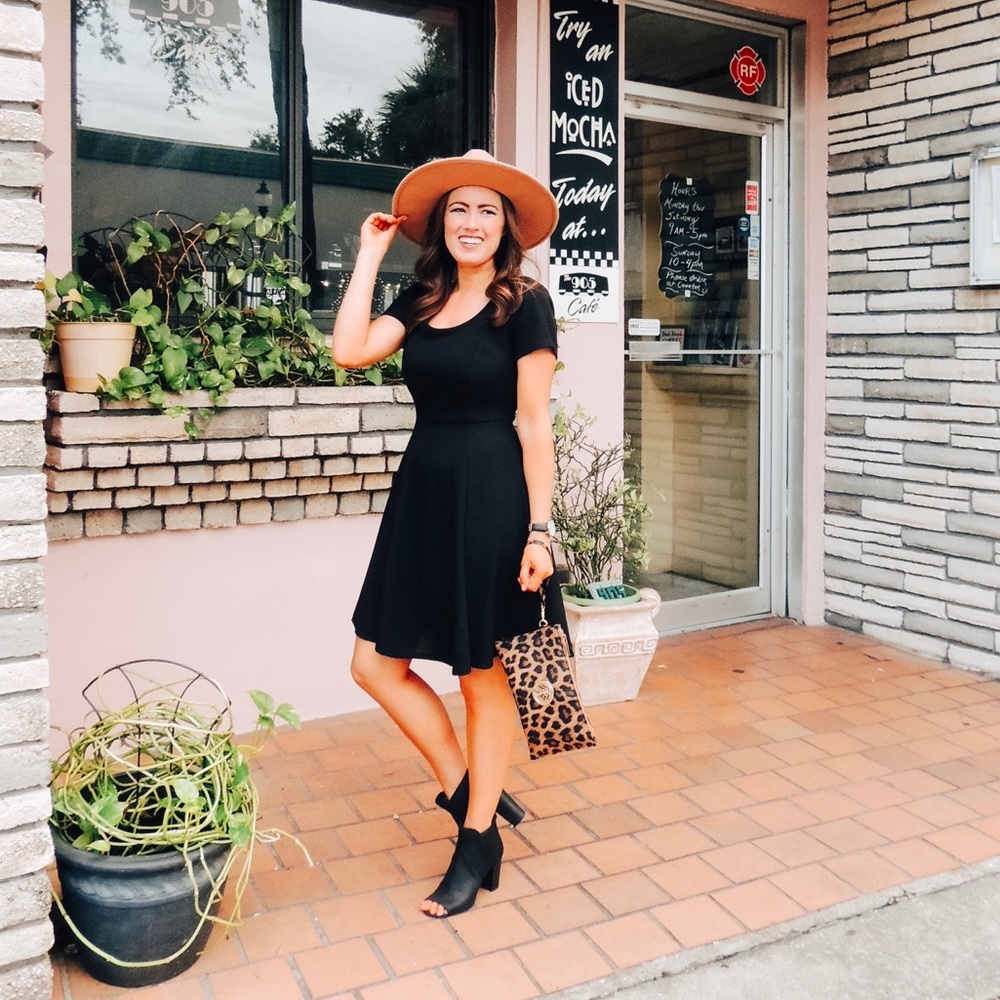 Short Sleeve Black Dress